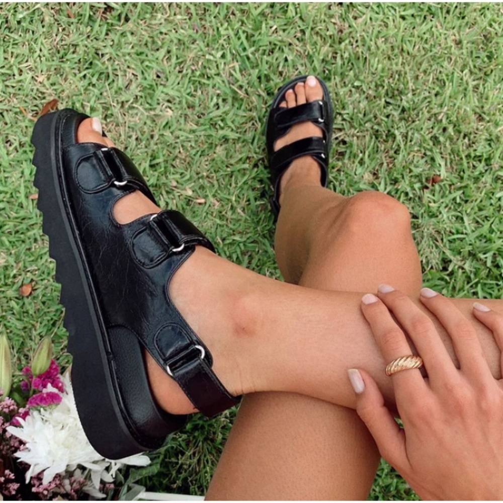 rue chunky sandals